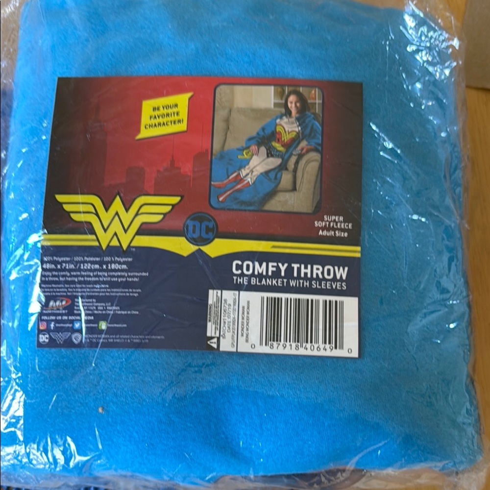 DC Wonder Woman Comfy Throw Blanket with Sleeves! 48” X 71”!!